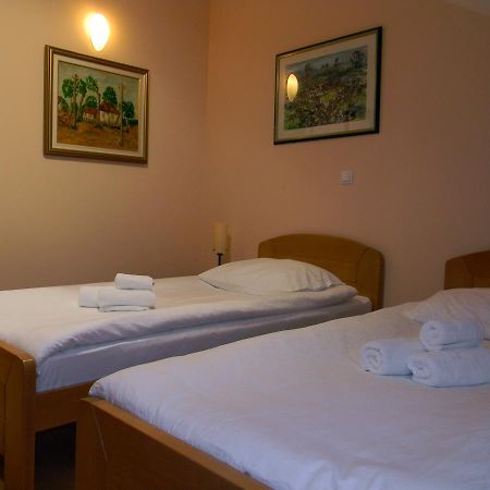 Stari Mlin Hotel วรชาซ ภายนอก รูปภาพ