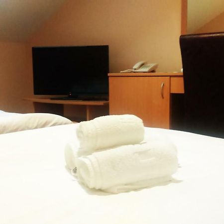 Stari Mlin Hotel วรชาซ ภายนอก รูปภาพ
