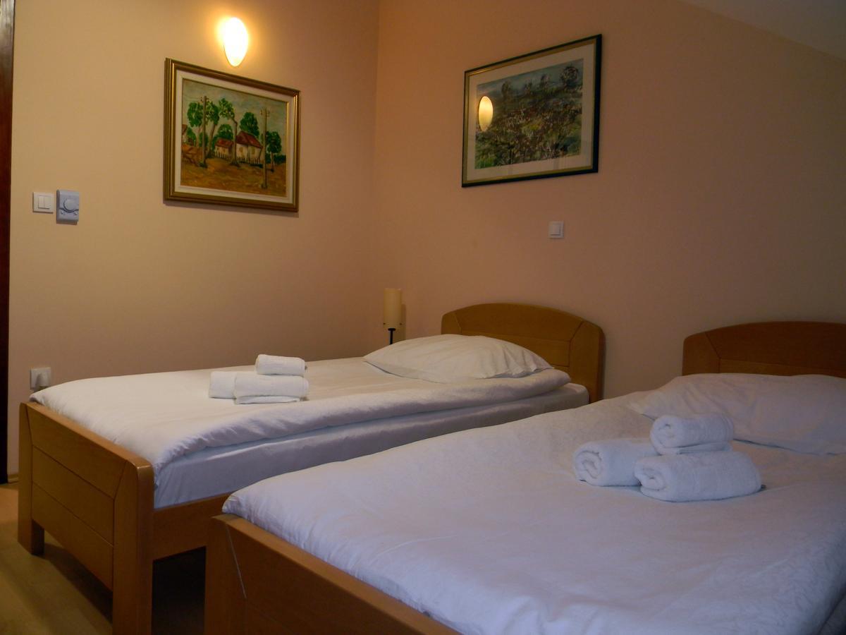Stari Mlin Hotel วรชาซ ภายนอก รูปภาพ