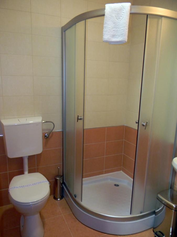 Stari Mlin Hotel วรชาซ ภายนอก รูปภาพ