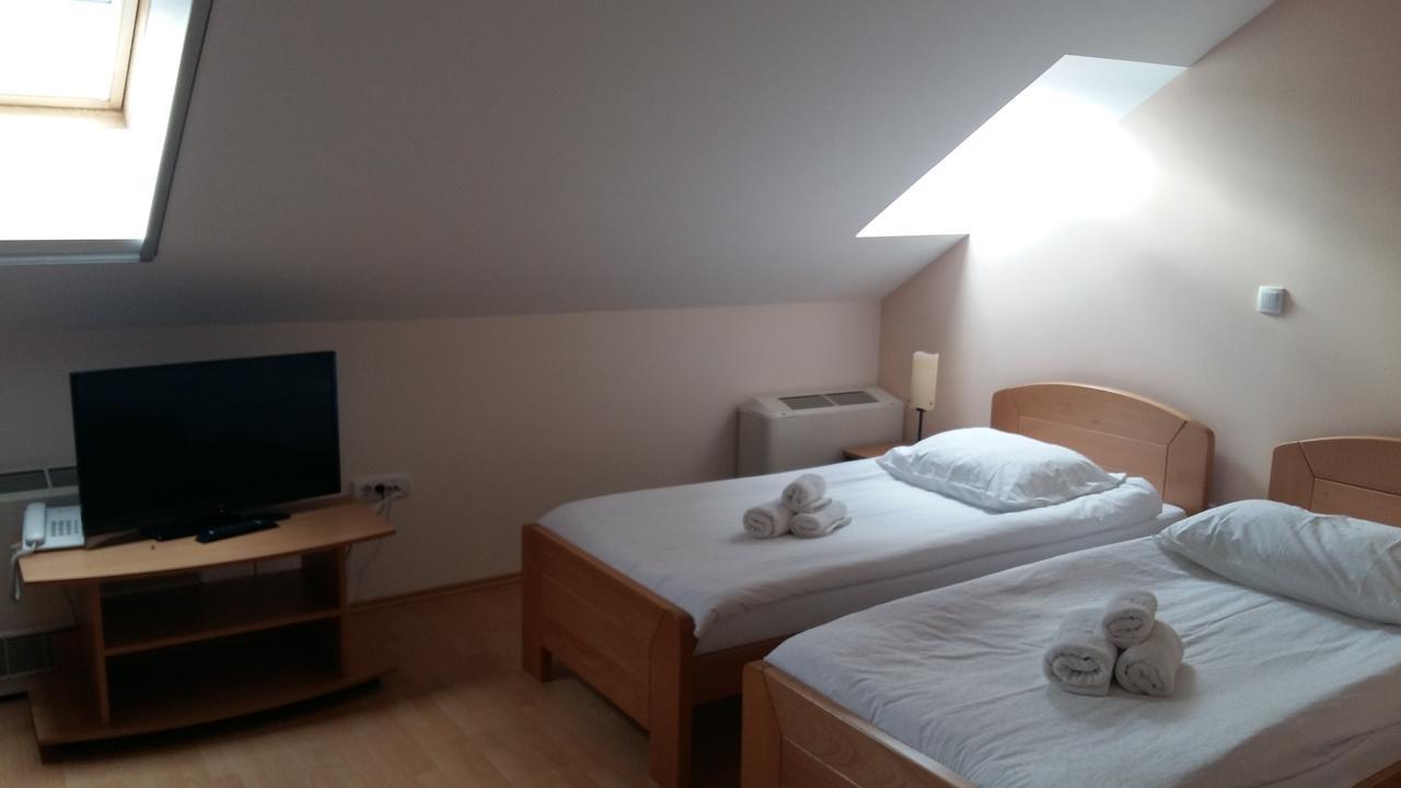 Stari Mlin Hotel วรชาซ ภายนอก รูปภาพ