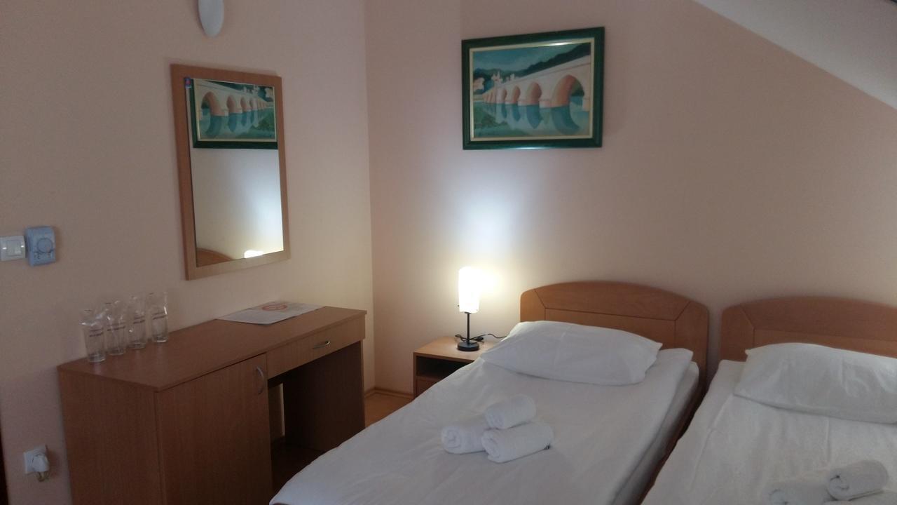 Stari Mlin Hotel วรชาซ ภายนอก รูปภาพ
