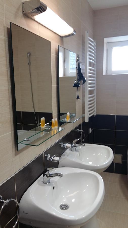 Stari Mlin Hotel วรชาซ ภายนอก รูปภาพ