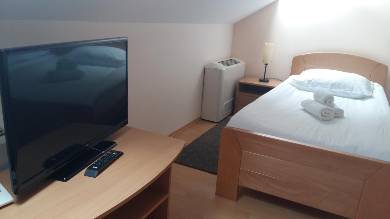 Stari Mlin Hotel วรชาซ ภายนอก รูปภาพ
