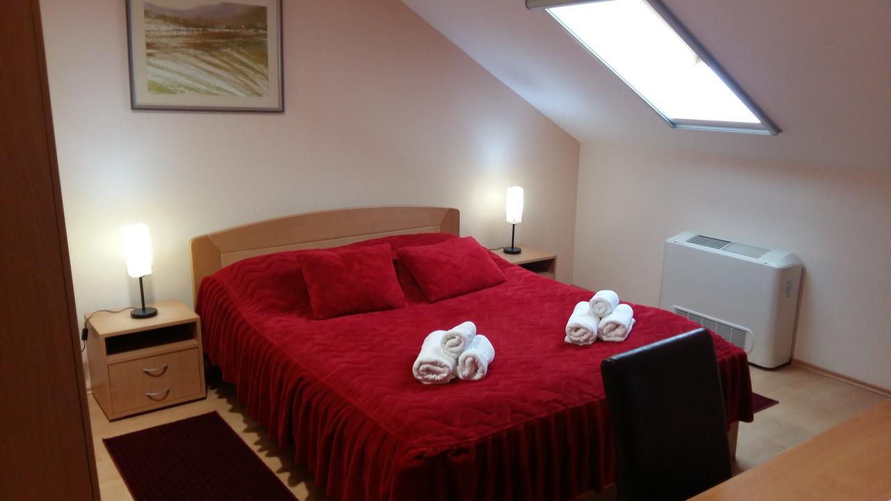 Stari Mlin Hotel วรชาซ ภายนอก รูปภาพ