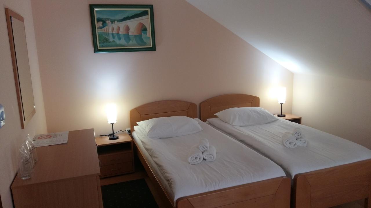Stari Mlin Hotel วรชาซ ภายนอก รูปภาพ